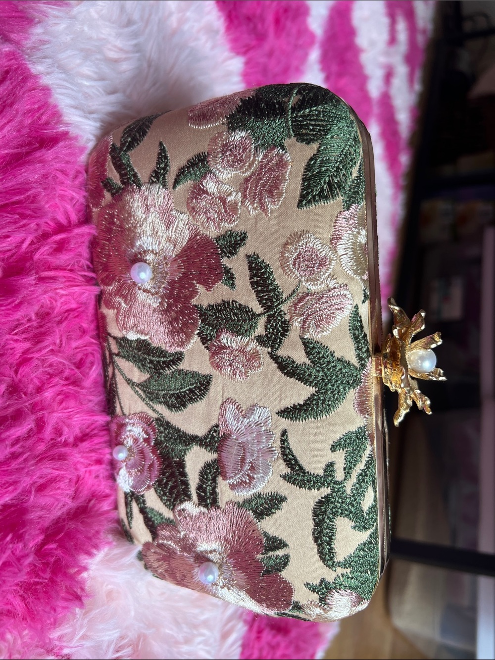Elegant Floral Embroidered Pink Clutch with Pearl Accent